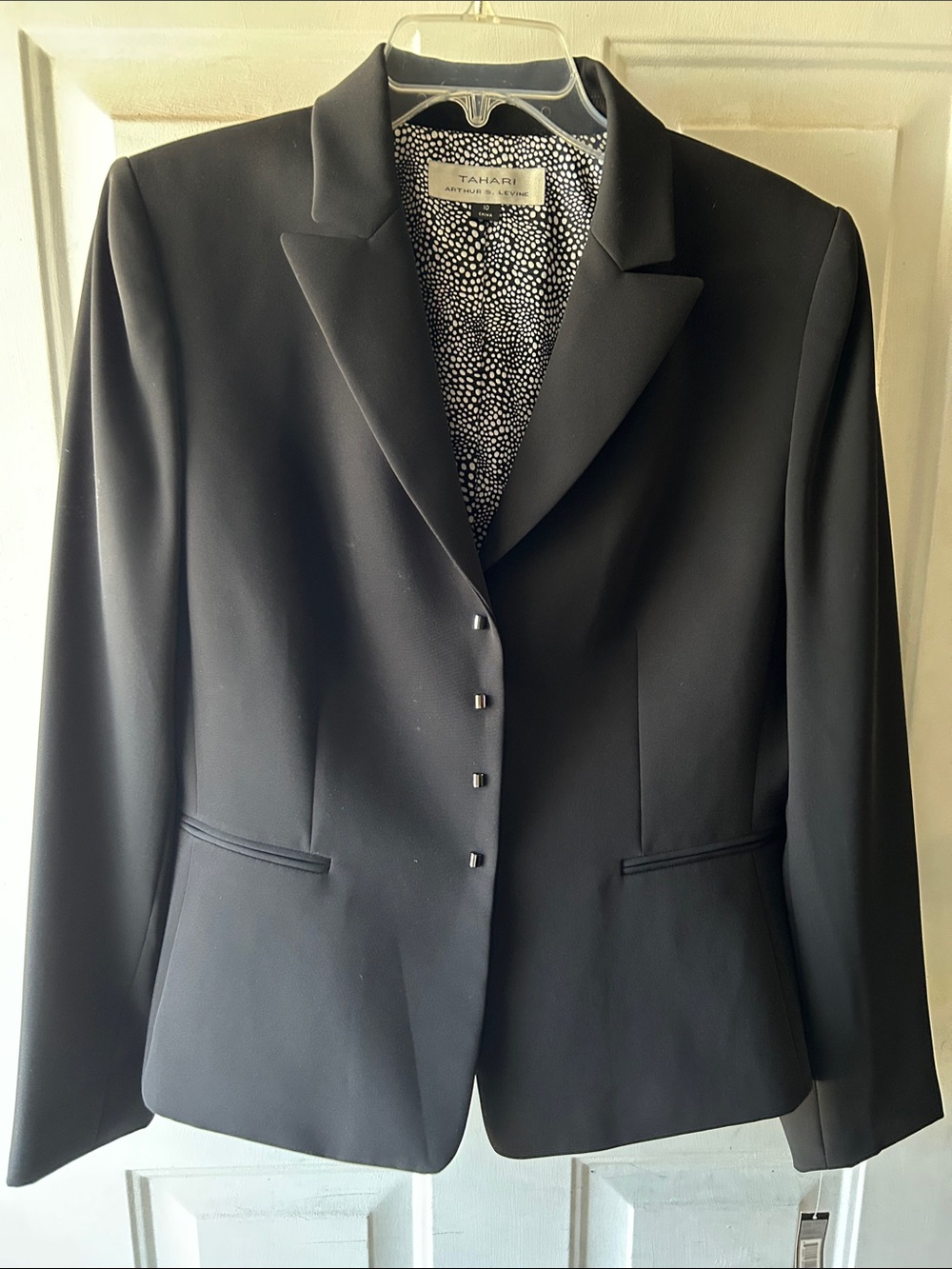 NWT Tahari Black Tailored Notch-Lapel Blazer snap button front size 10